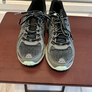 Asics Gel Venture 6 Shoes Women
1012A504 Sneakers Black, Gray and Green Size 10